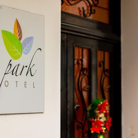 V Park Hotel Tiflis Dış mekan fotoğraf