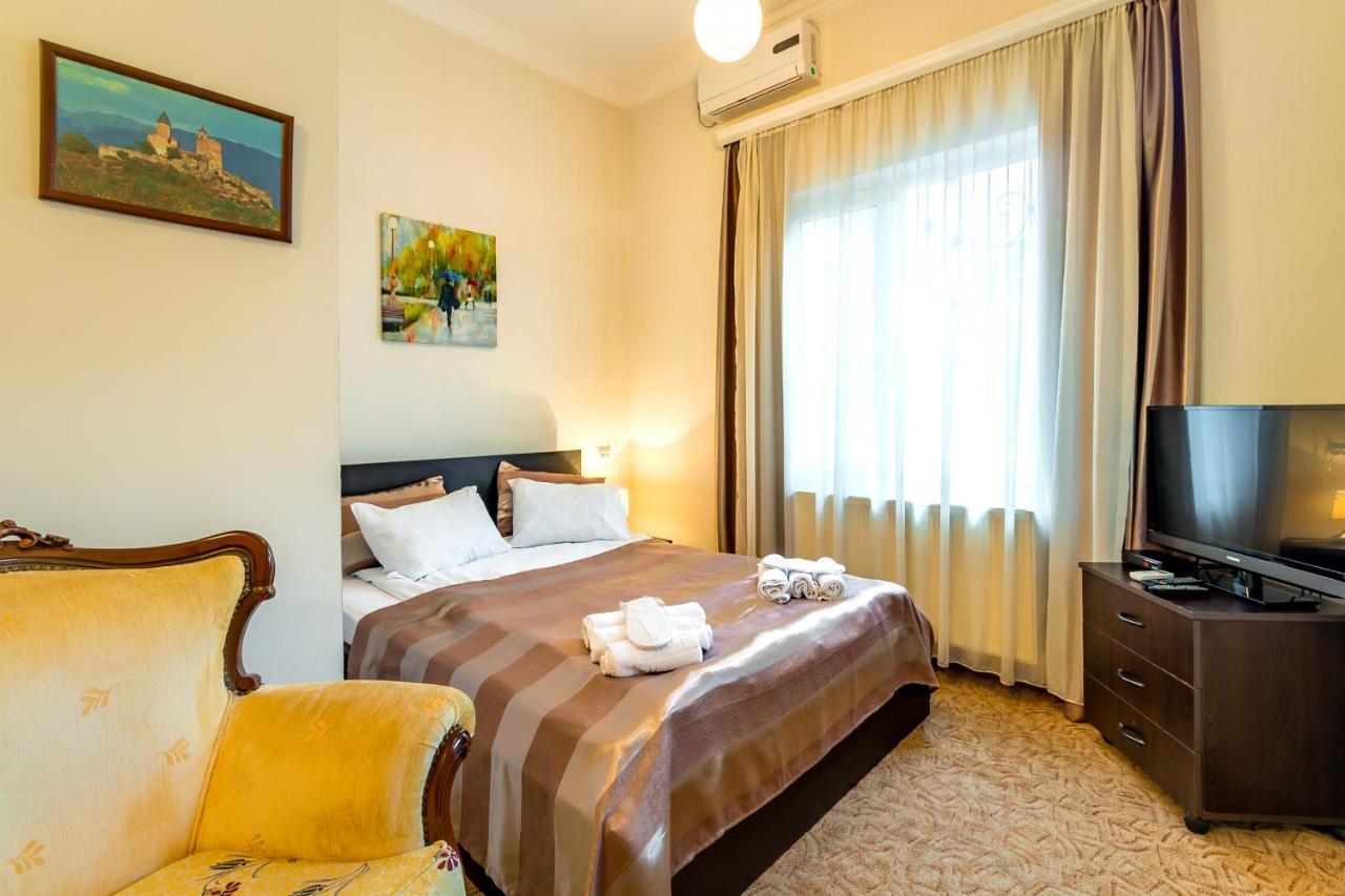 V Park Hotel Tiflis Dış mekan fotoğraf