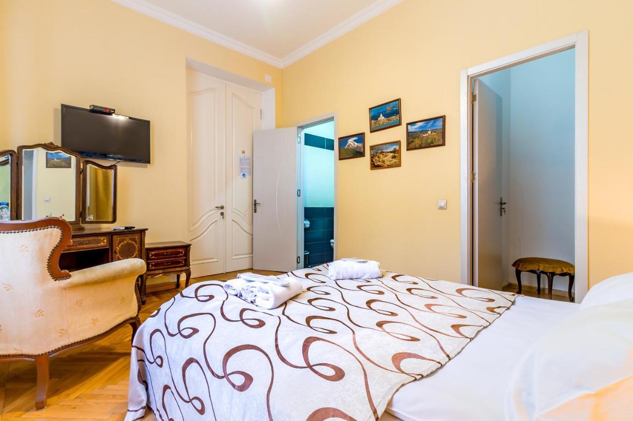 V Park Hotel Tiflis Dış mekan fotoğraf