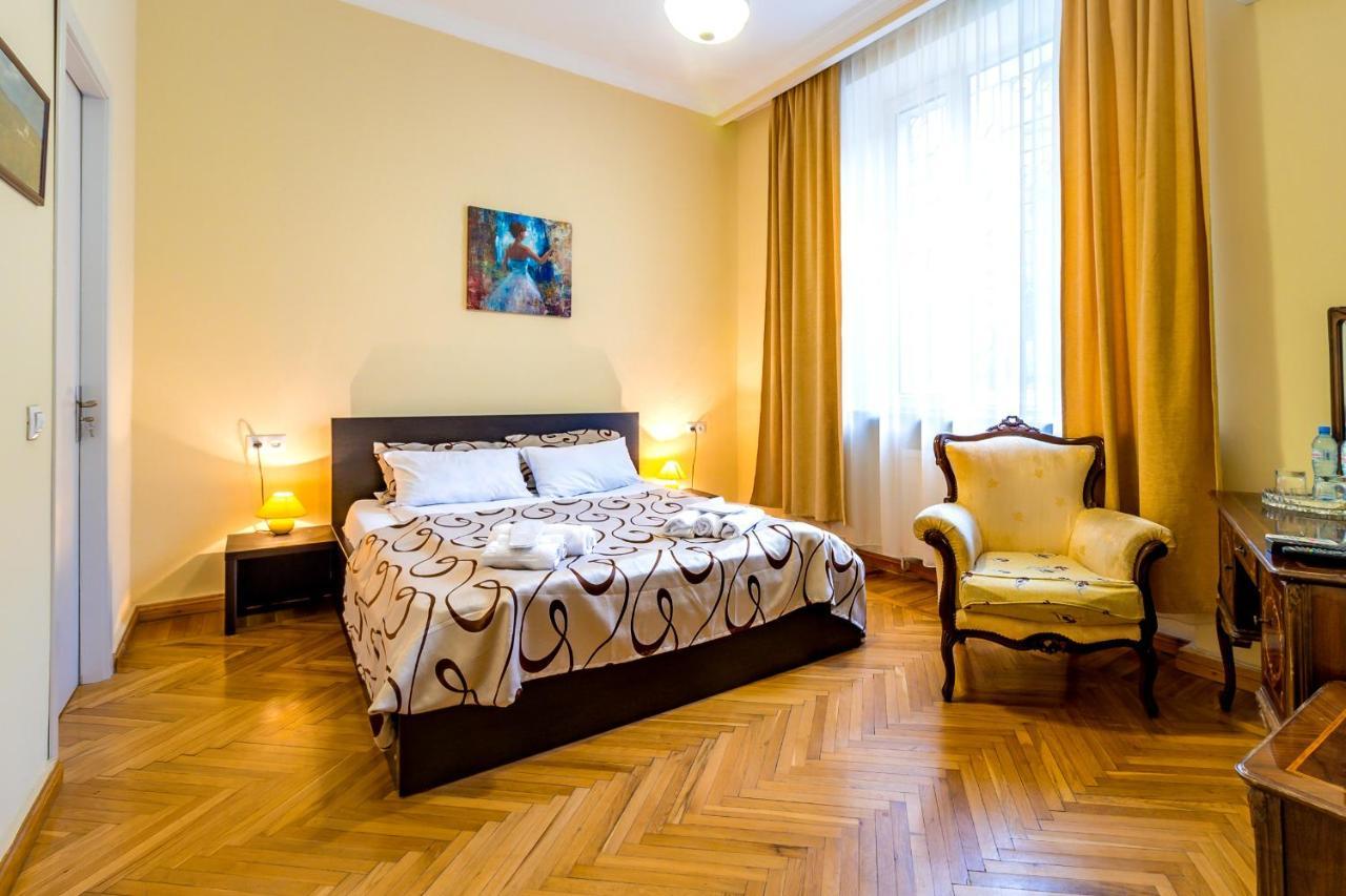 V Park Hotel Tiflis Dış mekan fotoğraf