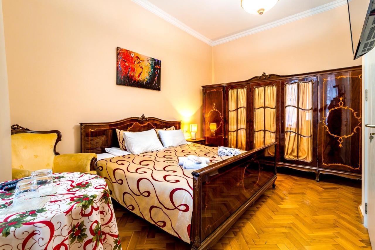 V Park Hotel Tiflis Dış mekan fotoğraf