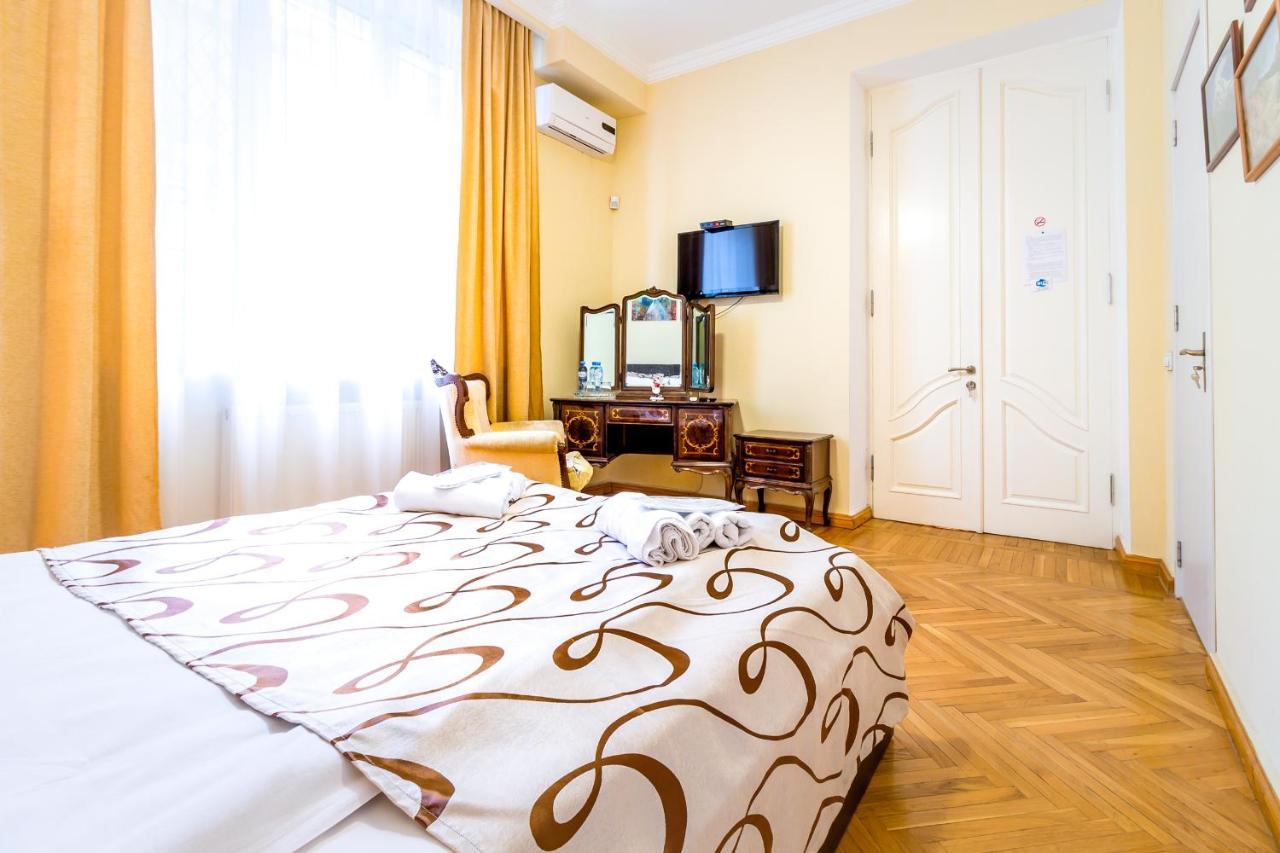 V Park Hotel Tiflis Dış mekan fotoğraf