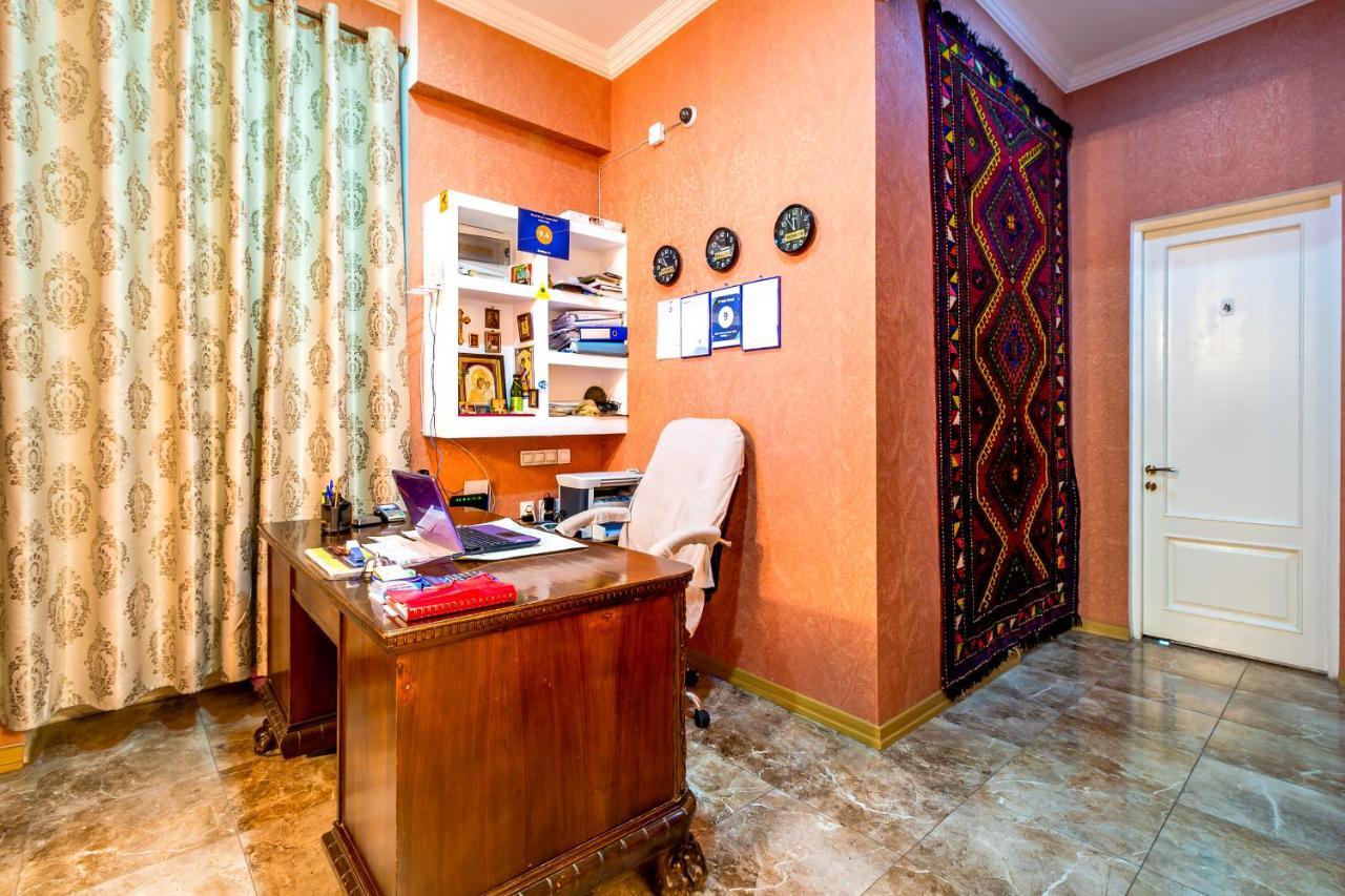 V Park Hotel Tiflis Dış mekan fotoğraf